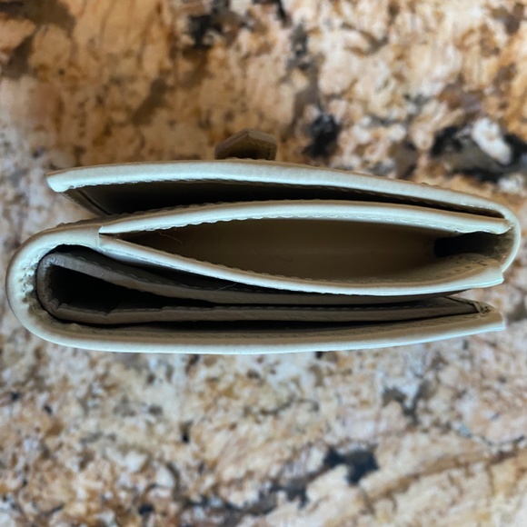 Burberry Small Patent Wallet - Picture 3 of 7